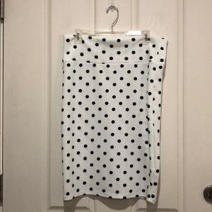LuLaroe Cassie polka dot skirt white/black Large
